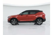 $29998 : Volvo XC40 2022 AWD T5 R-Des thumbnail
