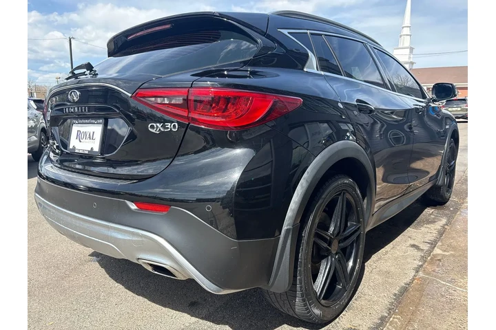 $12995 : 2018 INFINITI QX30 Premium image 3