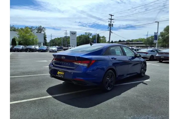 $17799 : Hyundai ELANTRA 2023 SEL 4dr image 6