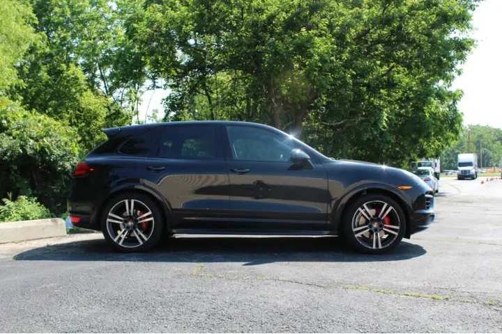 2014 Cayenne GTS image 3
