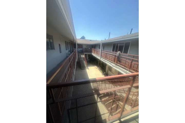 $2300 : Apartamento En Rosemead Ca image 2
