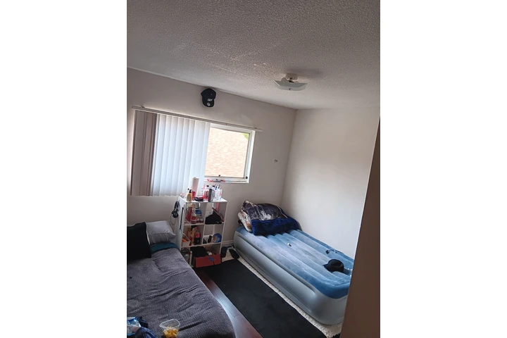 $575 : Se comparte cuarto image 2