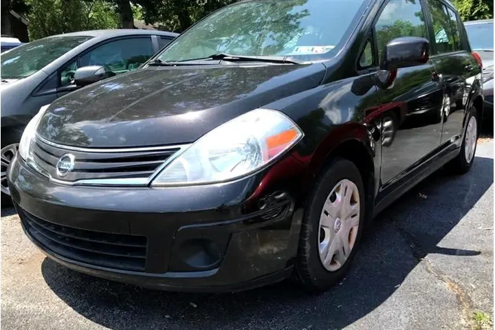 $5299 : 2011 Versa image 2