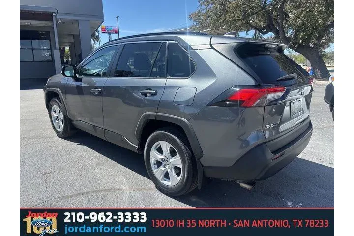$21586 : Toyota RAV4 2021 XLE 4dr SUV image 4