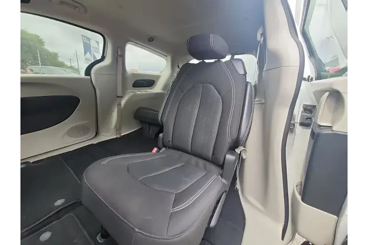 $20998 : Chrysler Voyager 2023 LX 4dr image 8