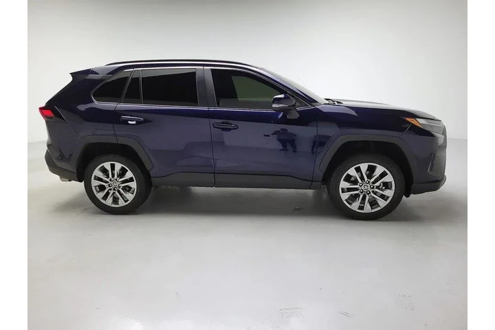 $31998 : Toyota RAV4 2023 XLE Premium image 4