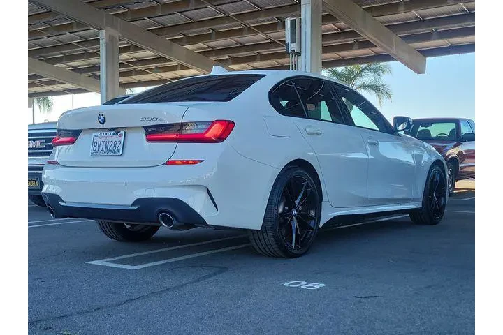 $24332 : BMW 3 Series 2021 330e 4dr S image 3