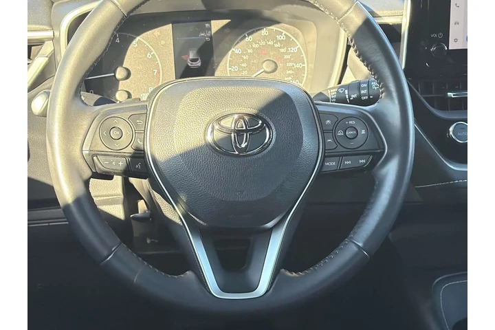 $23980 : Toyota Corolla Hatchback 202 image 10