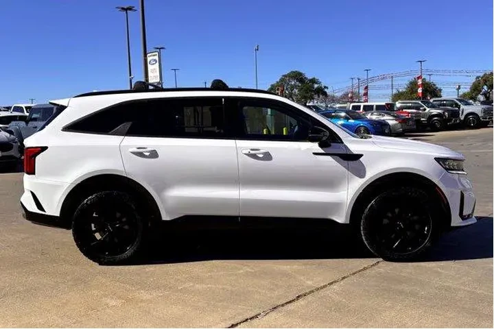 $26977 : Kia Sorento 2022 AWD SX 4dr image 5