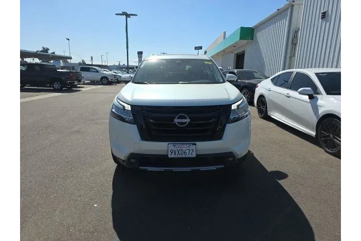$26900 : Nissan Pathfinder 2022 SL 4d image 2