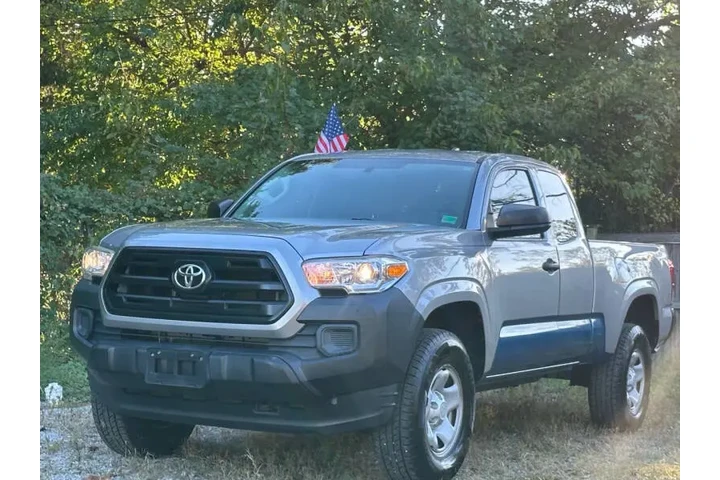 $17990 : 2017 Tacoma image 4
