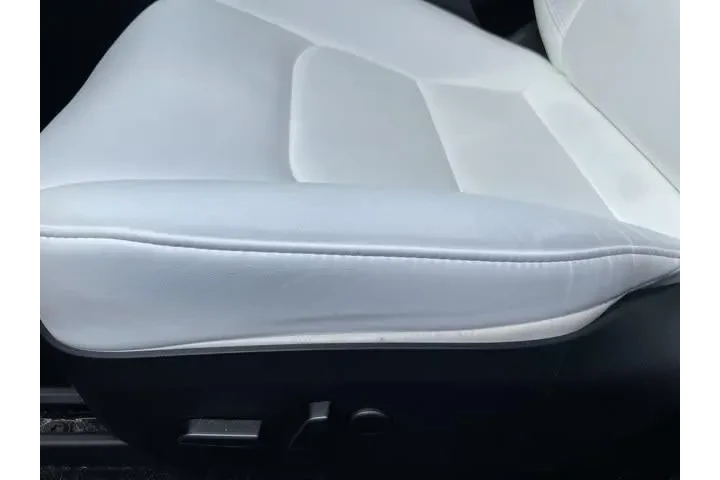 $30992 : Tesla Model Y 2023 AWD 4dr C image 6