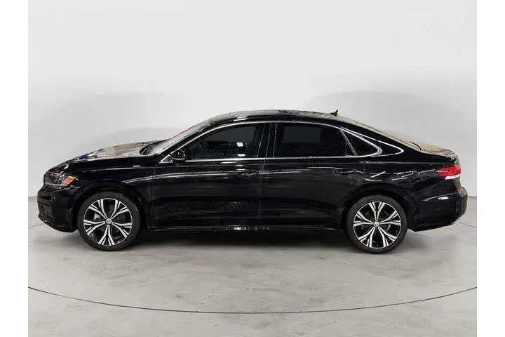 $15988 : Volkswagen Passat 2021 SE 4d image 2