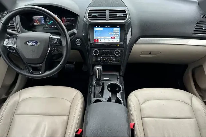 $17936 : Ford Explorer 2018 XLT 4dr S image 3