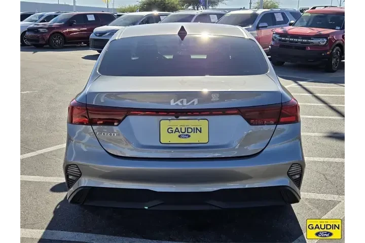 $17500 : Kia Forte 2022 LXS 4dr Sedan image 6