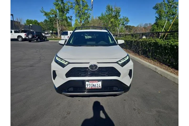 $39995 : Toyota RAV4 Hybrid 2025 AWD image 2