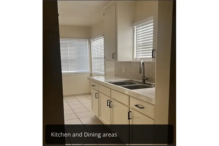 $1000 : una habitación y un baño image 3