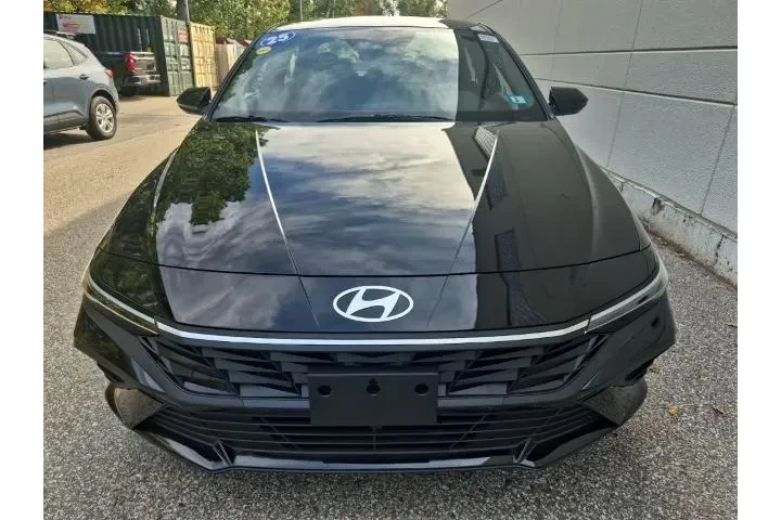 $20000 : Hyundai ELANTRA 2025 SEL Spo image 3