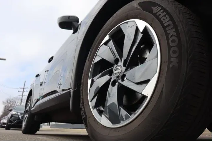 $23133 : Nissan Rogue 2025 AWD SV 4dr image 10