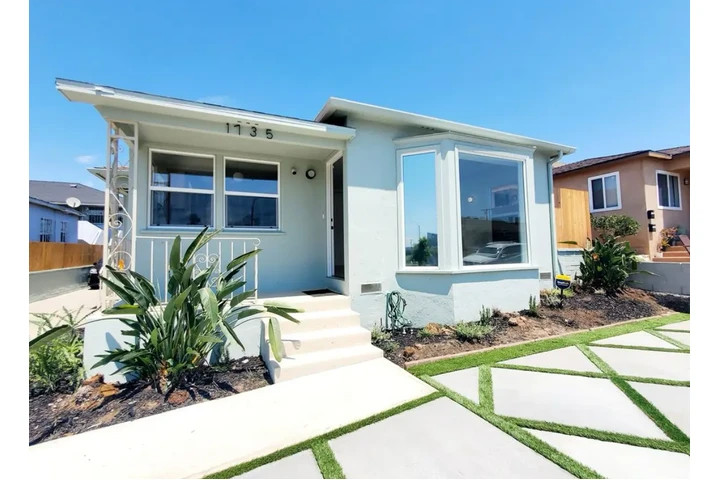 $1950 : 2 Bed Home in Vermont Ave, LA image 1
