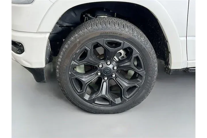 $31975 : Ram 1500 2020 4x4 Laramie 4d image 8