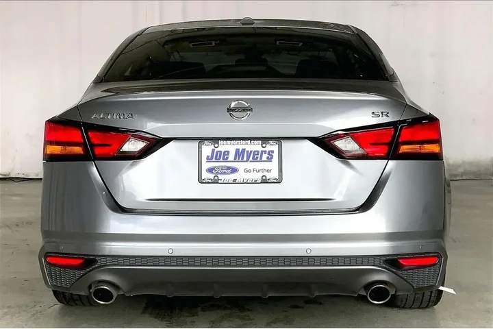 $17492 : Nissan Altima 2021 2.5 SR 4d image 3