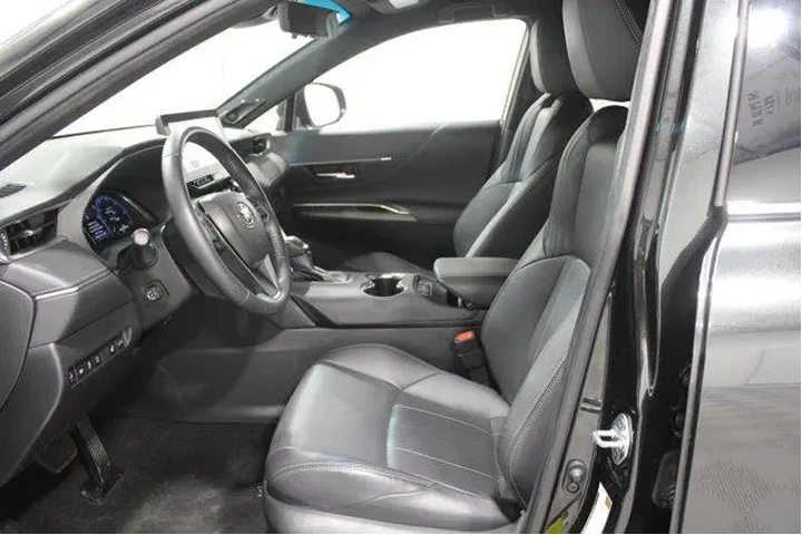 $39920 : Toyota Venza 2024 AWD LE 4dr image 3