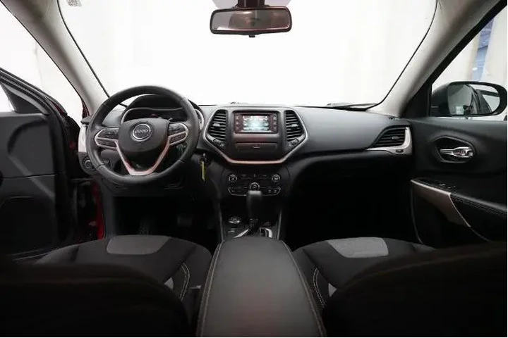 $13898 : Jeep Cherokee 2017 4x4 Sport image 5