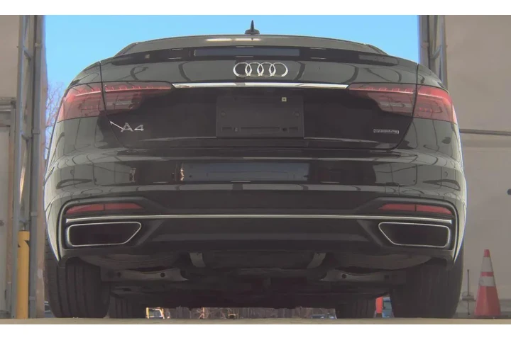 $25995 : Audi A4 2022 AWD quattro S l image 6