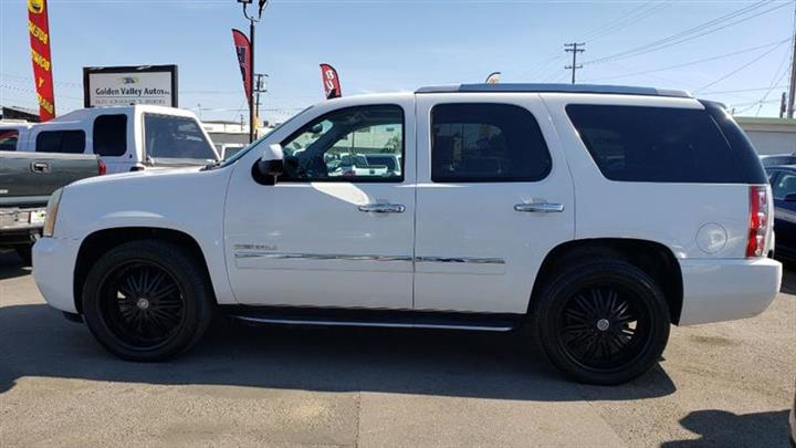 2010 GMC Yukon Denali image 6