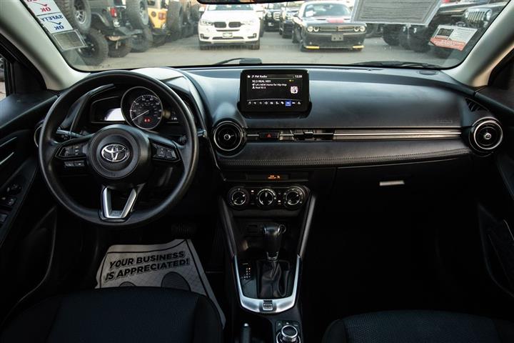 2019 Yaris Sedan LE image 8