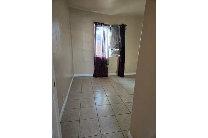 $850 : Cuarto de Renta image 2