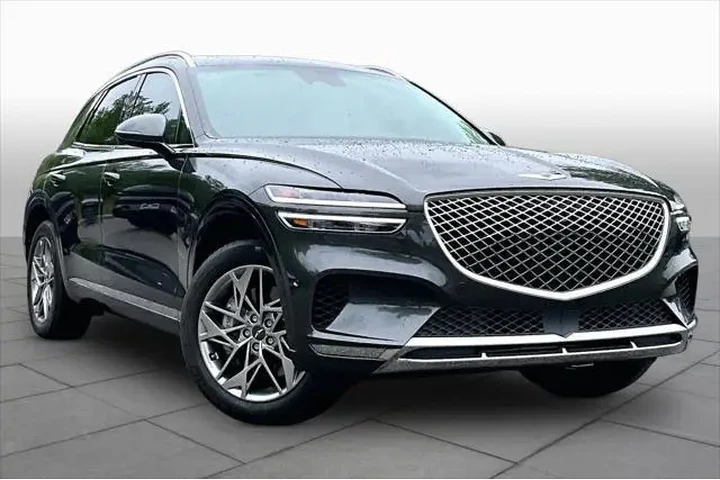 $36998 : Genesis GV70 2023 AWD 2.5T S image 2