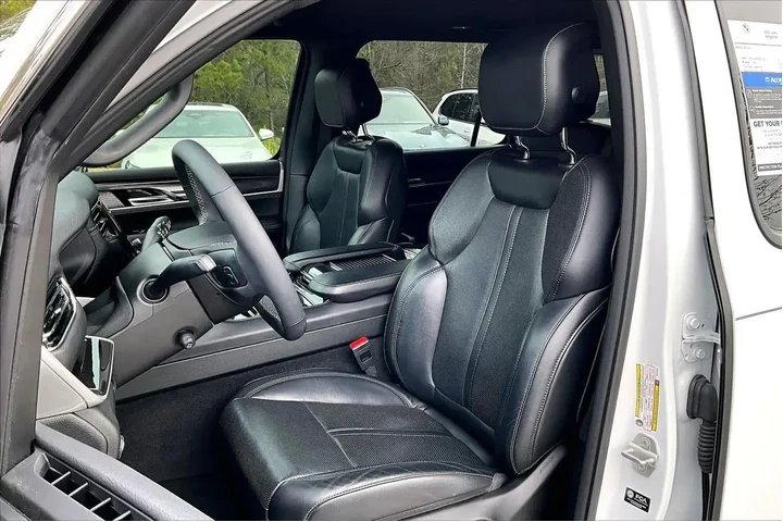 $38498 : Jeep Wagoneer 2023 4x2 4dr S image 8