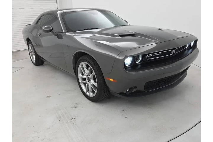 $27998 : Dodge Challenger 2022 AWD SX image 1