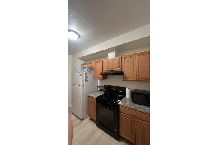 $1200 : Private room for rent image 4