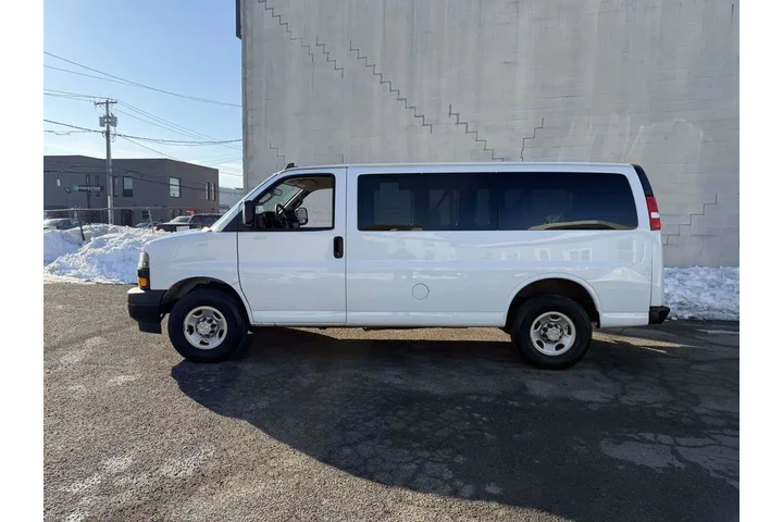 $24386 : Chevrolet Express 2022 LS 25 image 4