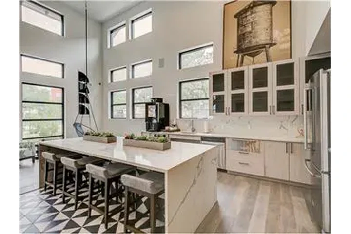 $1738 : Rental property with 2 bedro image 6