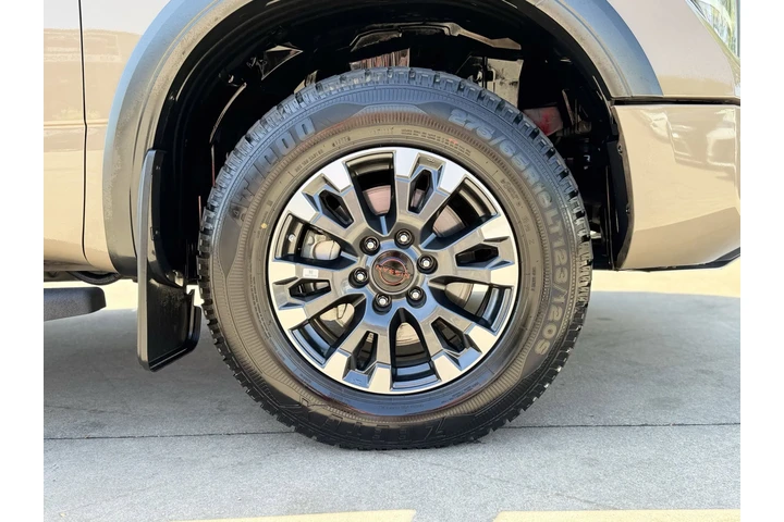 $31900 : 2023 Titan PRO-4X image 9