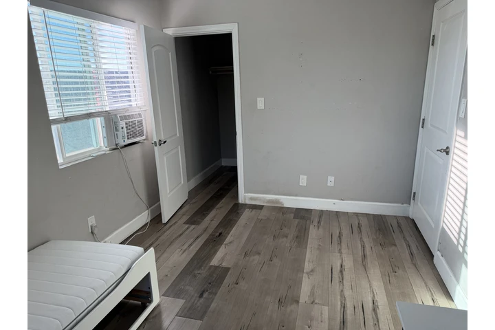 $980 : Cuarto de renta image 2