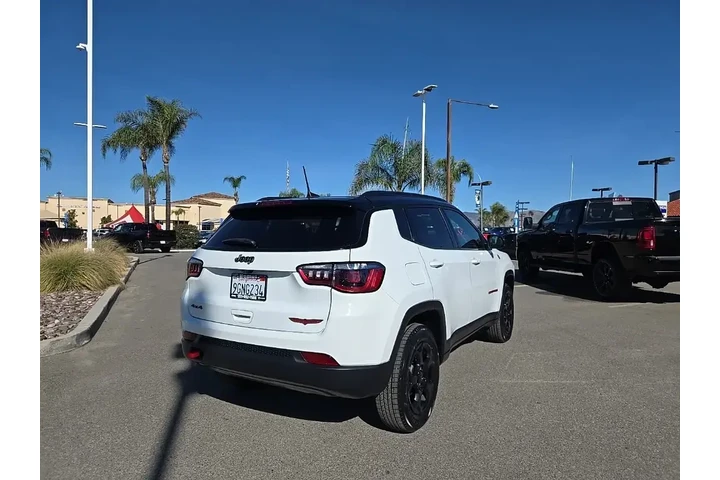 $21106 : Jeep Compass 2023 4x4 Trailh image 8