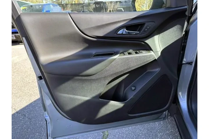 $21989 : Chevrolet Equinox 2023 LT 4d image 8