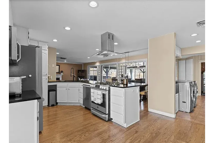 $2450 : HOUSE AVAILABLE IN DENVER CO image 8