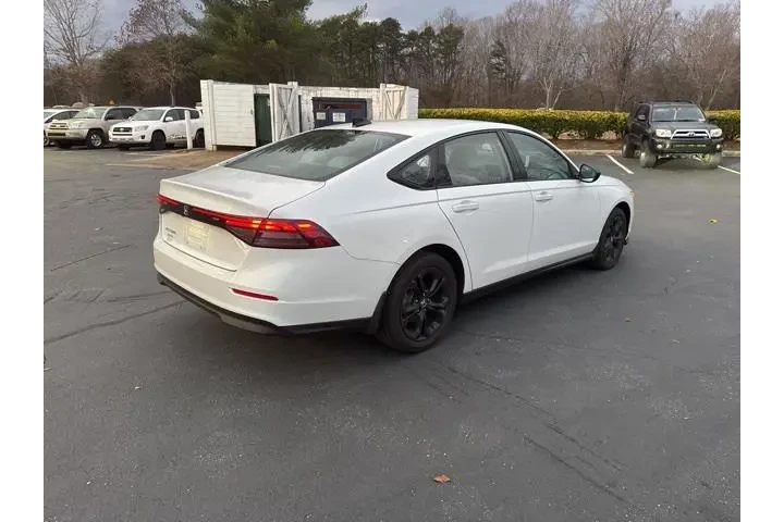 $29695 : Honda Accord 2025 SE 4dr Sed image 3