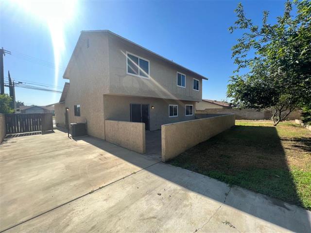 $800 : Home San Bernardino, CA image 7