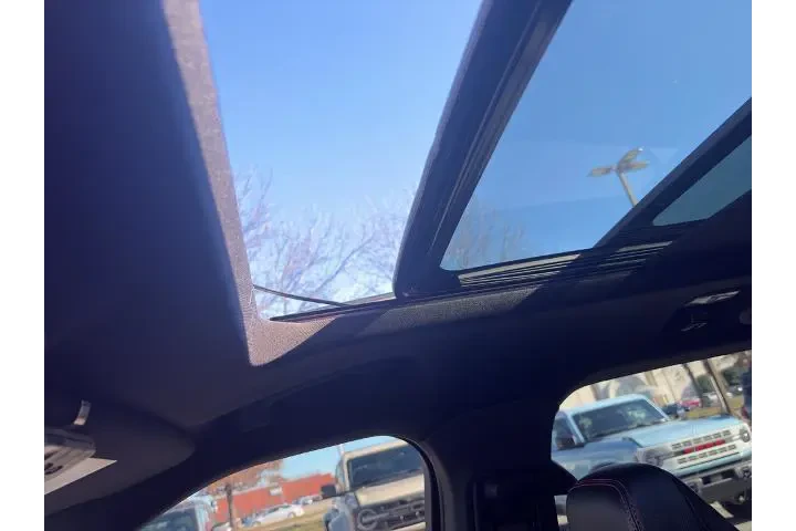 $32755 : Ford Explorer 2023 AWD ST-Li image 6