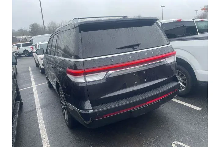 $39992 : Lincoln Navigator 2022 4x4 R image 4