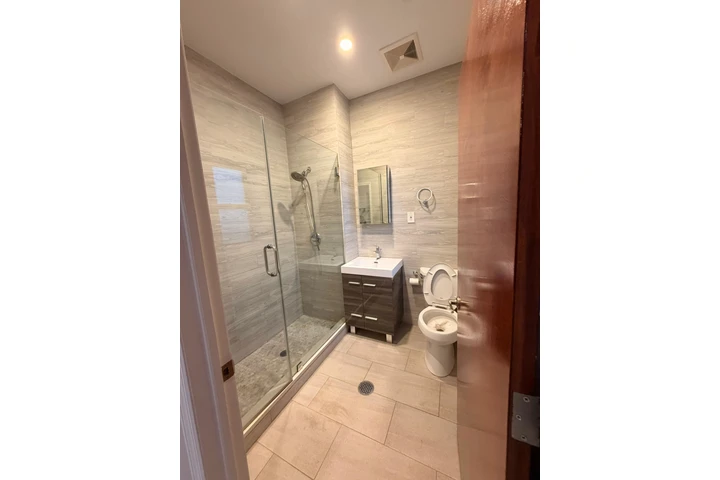 $2800 : Rento Apt -Flushing 2bed/1bath image 4