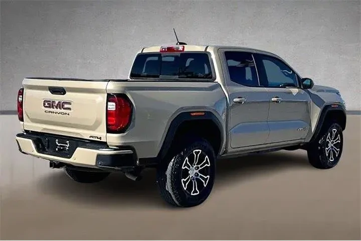 $39154 : GMC Canyon 2024 4x4 AT4 4dr image 2