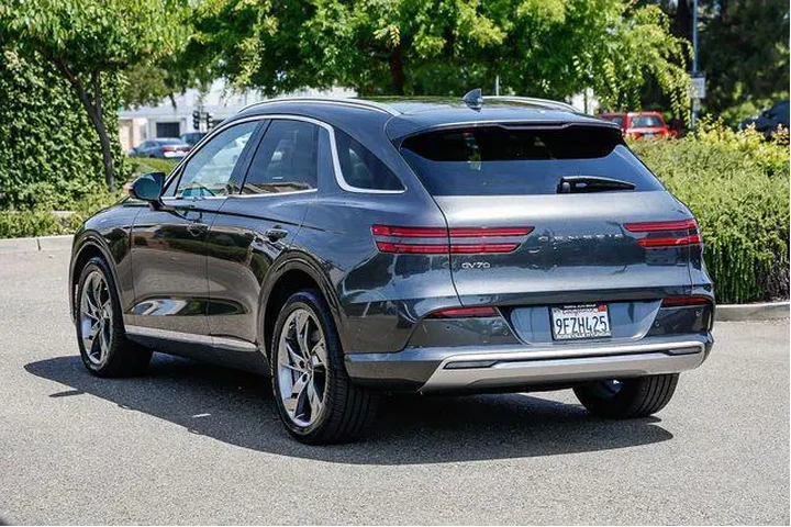 $37798 : Genesis Electrified GV70 202 image 2